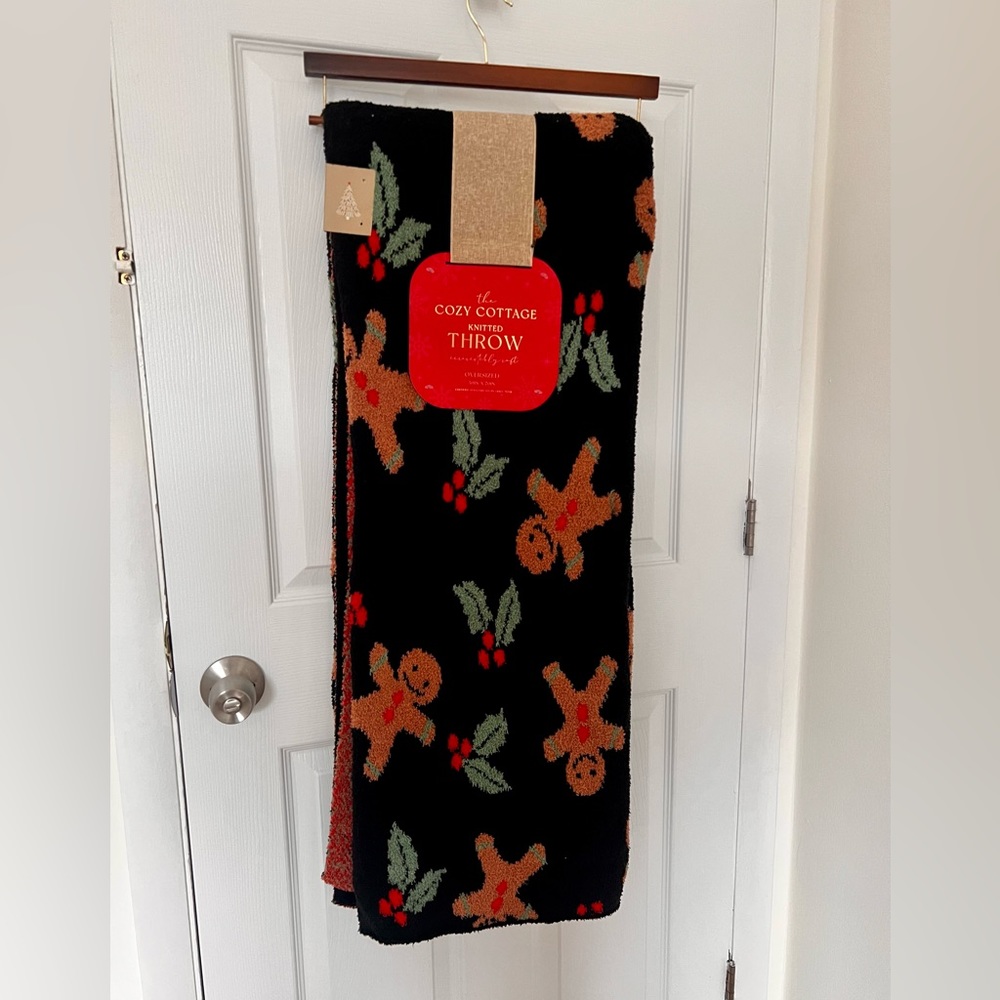 NWT The Cozy Cottage Knitted Oversized Gingerbread Christmas Throw Blanket